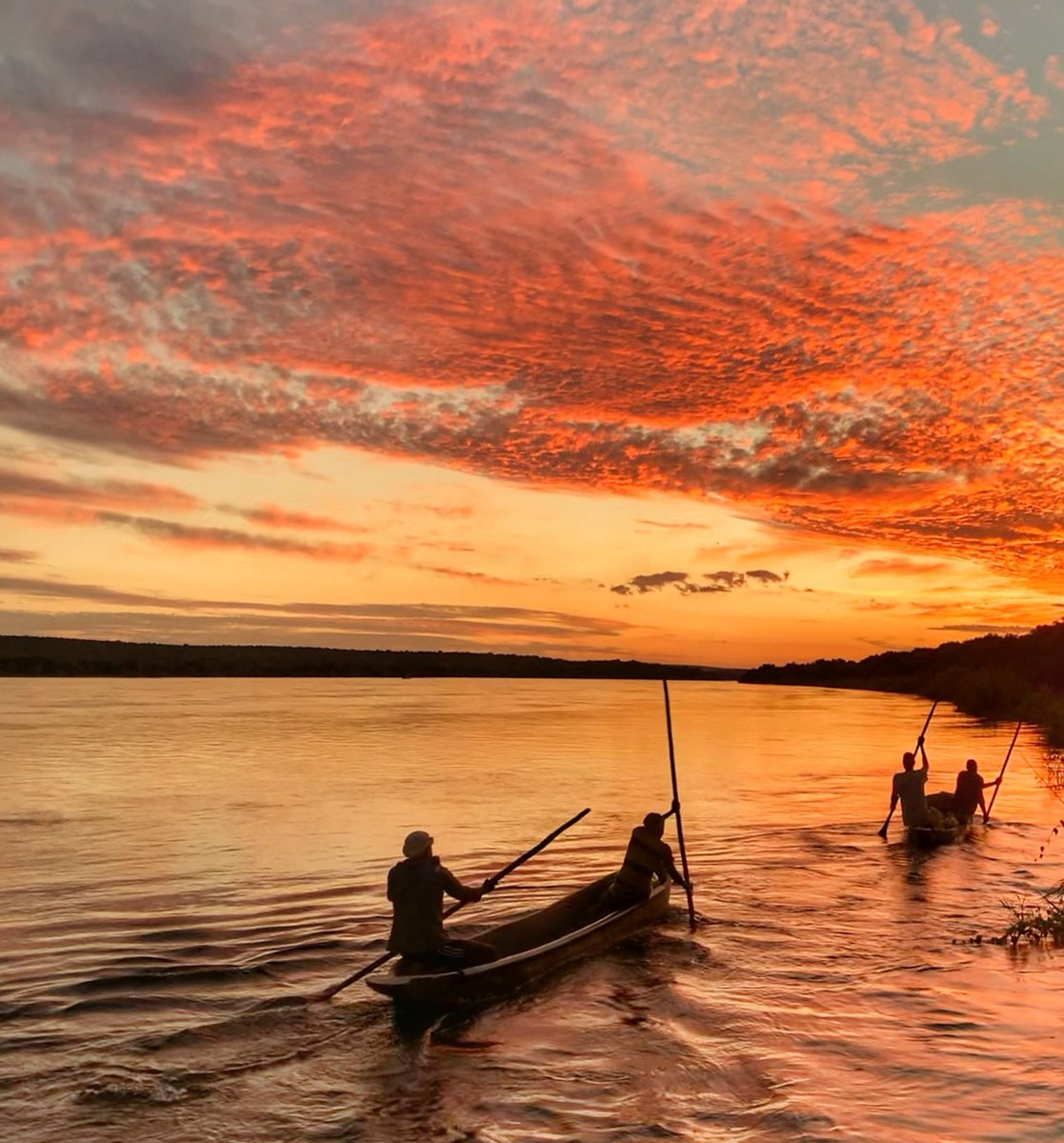 “You cannot know the extent of waters you have not been to.” ~ Tanzanian proverb 💦✨

African wisdom and beauty on the Zambezi with local mokoro fishermen on the move 🎣 Night is coming and it’s time to head home 🏡
<a href="/RelaisChateaux/">Relais & Châteaux</a> 
#royalchundu 
#homesweethome
#zambia