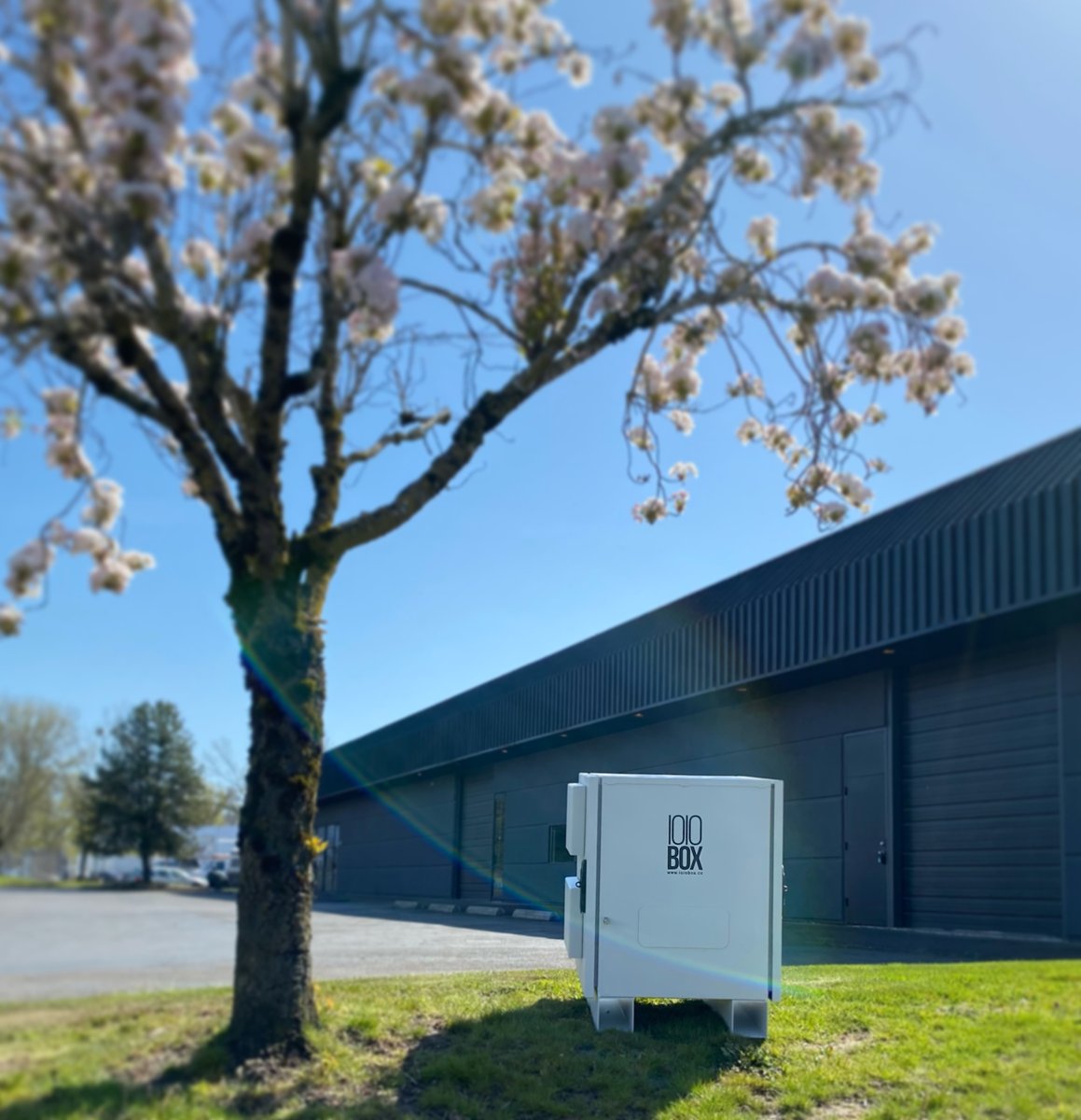 ioioboxco's tweet image. Killer Rays on Sunny Days! It’s a good day for an install here in PDX. How about you? #ioiobox #planahead #wisplife #goodlife #ioioitsofftoworkwego