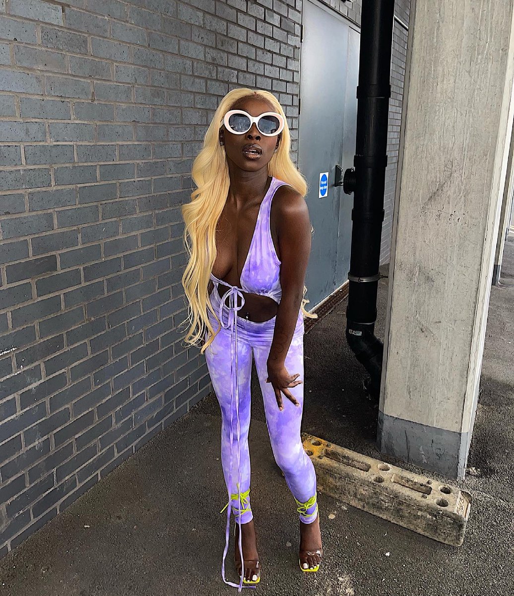 Nayz100's tweet photo. Being darkskin is my biggest flex, what’s yours?💜 https://t.co/8TgrLOgHyc