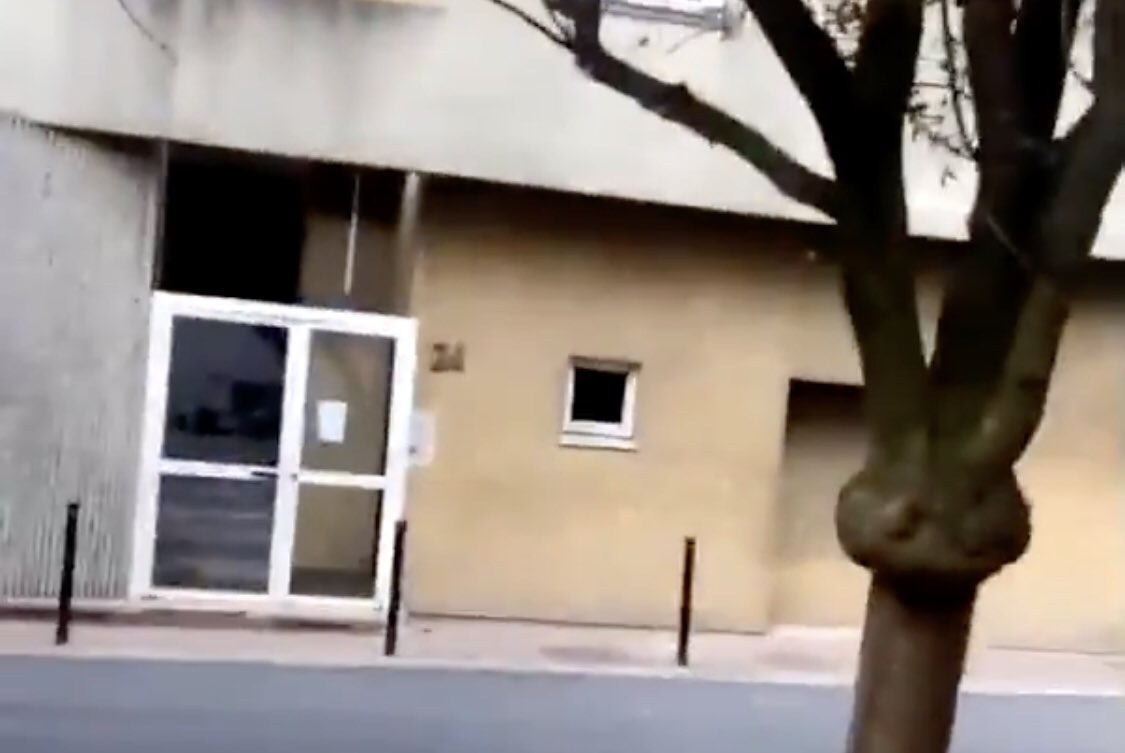nicocolombien's tweet photo. La fenêtre la plus connue de France, tous les jours je la vois ici. https://t.co/szsW9DXopH