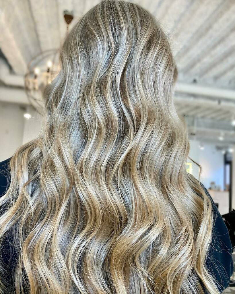 ArsovaSalon's tweet image. Brighter For Spring 🤍😍✨#blondeme @arsovasalon @karahair13 #chicago #arsovasalon instagr.am/p/CNdM7NBl369/