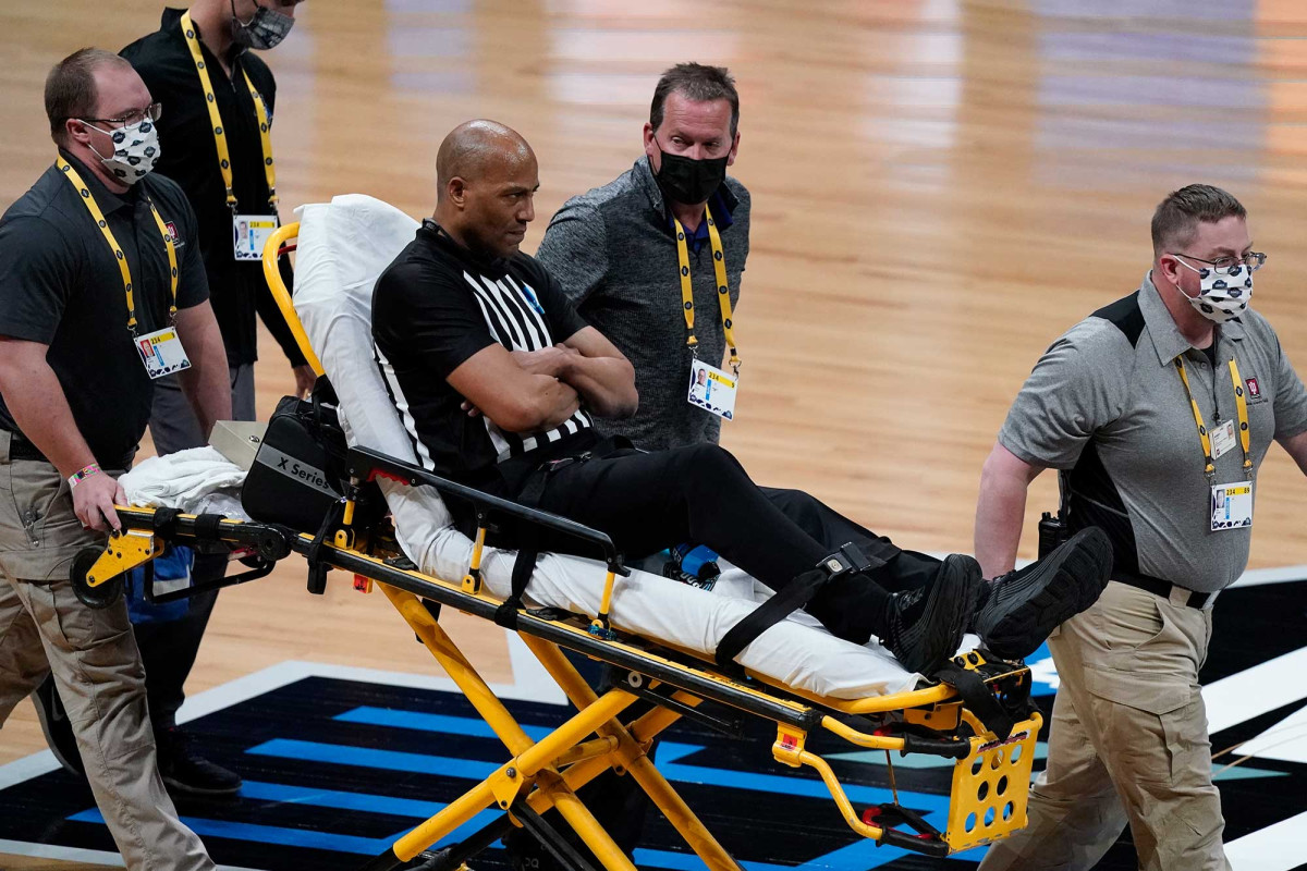 March Madness ref Bert Smith's collapse may have saved his life