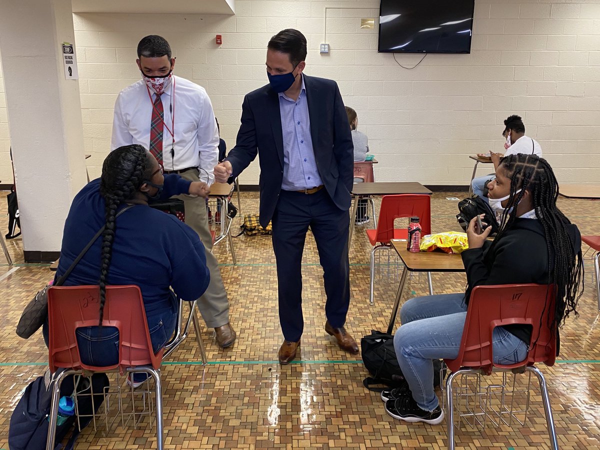 JCPSSuper's tweet image. Great visit to ⁦@BTHS_Bears⁩ today.  All American Asst. Principal Rob Reedy sported some unique fashion choices. And the cyber security class is getting students primed for tech jobs. Good stuff. #JCPSReturn #WeAreJCPS