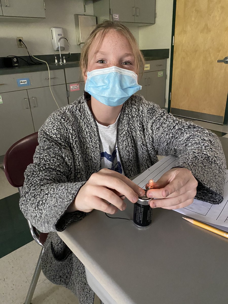 Today’s scientists had to get a light bulb to light using a wire, light bulb and battery! The excitement was contagious 🤩💡 <a href="/ParksideES/">Parkside Elementary</a> #PennDelcoProud