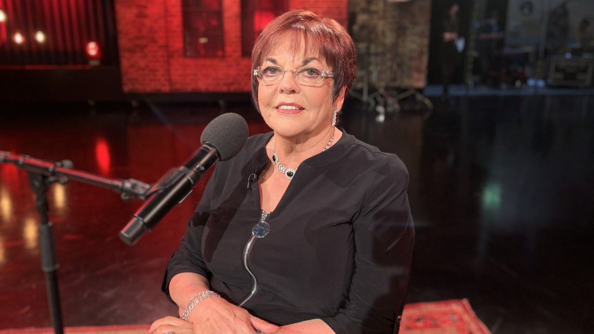 The Late Late Show (@rtelatelateshow) on Twitter photo Tonight we'll be celebrating the music of <a href="/_KennyRogers/">Kenny Rogers</a>, <a href="/JohnPrineMusic/">John Prine</a> and Charley Pride with performances from Declan Nerney, <a href="/menglishmusic/">Michael English</a>, <a href="/robertmizzell/">Robert Mizzell</a>, Susan McCann, as well as <a href="/ClionaHagan/">Cliona Hagan</a>.
#LateLate Tonight we'll be celebrating the music of <a href="/_KennyRogers/">Kenny Rogers</a>, <a href="/JohnPrineMusic/">John Prine</a> and Charley Pride with performances from Declan Nerney, <a href="/menglishmusic/">Michael English</a>, <a href="/robertmizzell/">Robert Mizzell</a>, Susan McCann, as well as <a href="/ClionaHagan/">Cliona Hagan</a>.
#LateLate