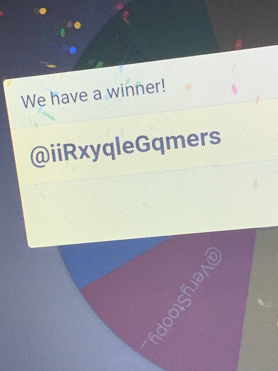 rosliuu's tweet photo. um giveaway winner is epic @iiRxyqleGqmers dm me to claim ur prize thing ;D https://t.co/fP0ZTcaTQO