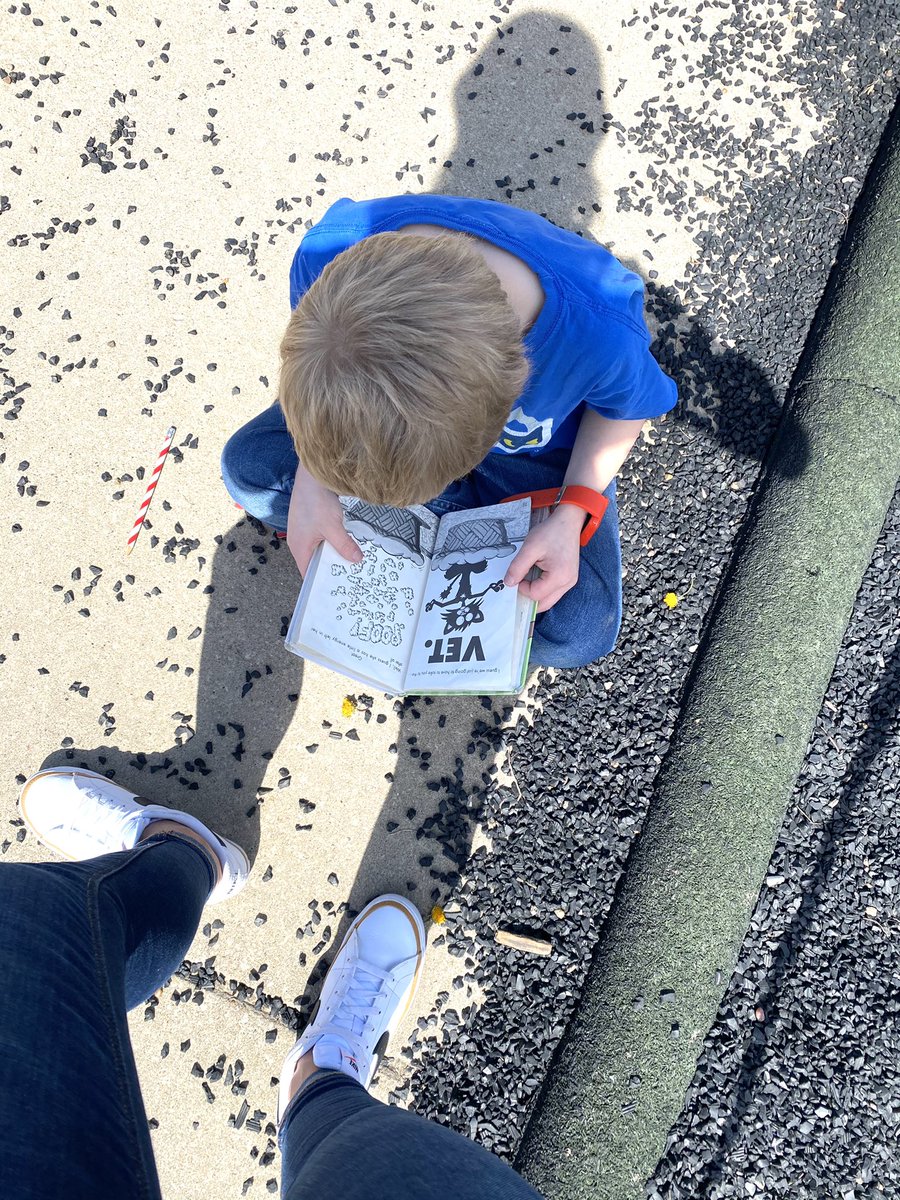 WhitHilbert's tweet photo. When you can’t find shade on the playground, you use your teacher’s shadow 🥰 #BeADragonSGEL https://t.co/DYm6WS09R7