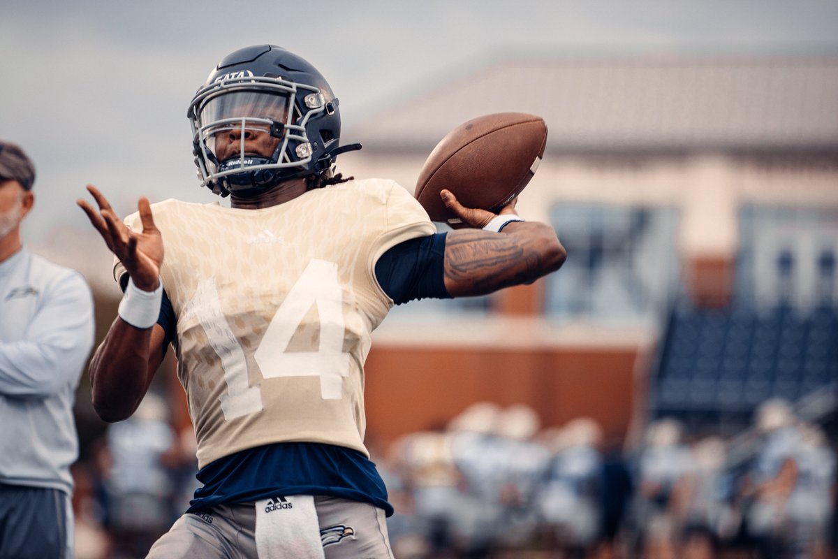 f o o t b a l l

#HailSouthern