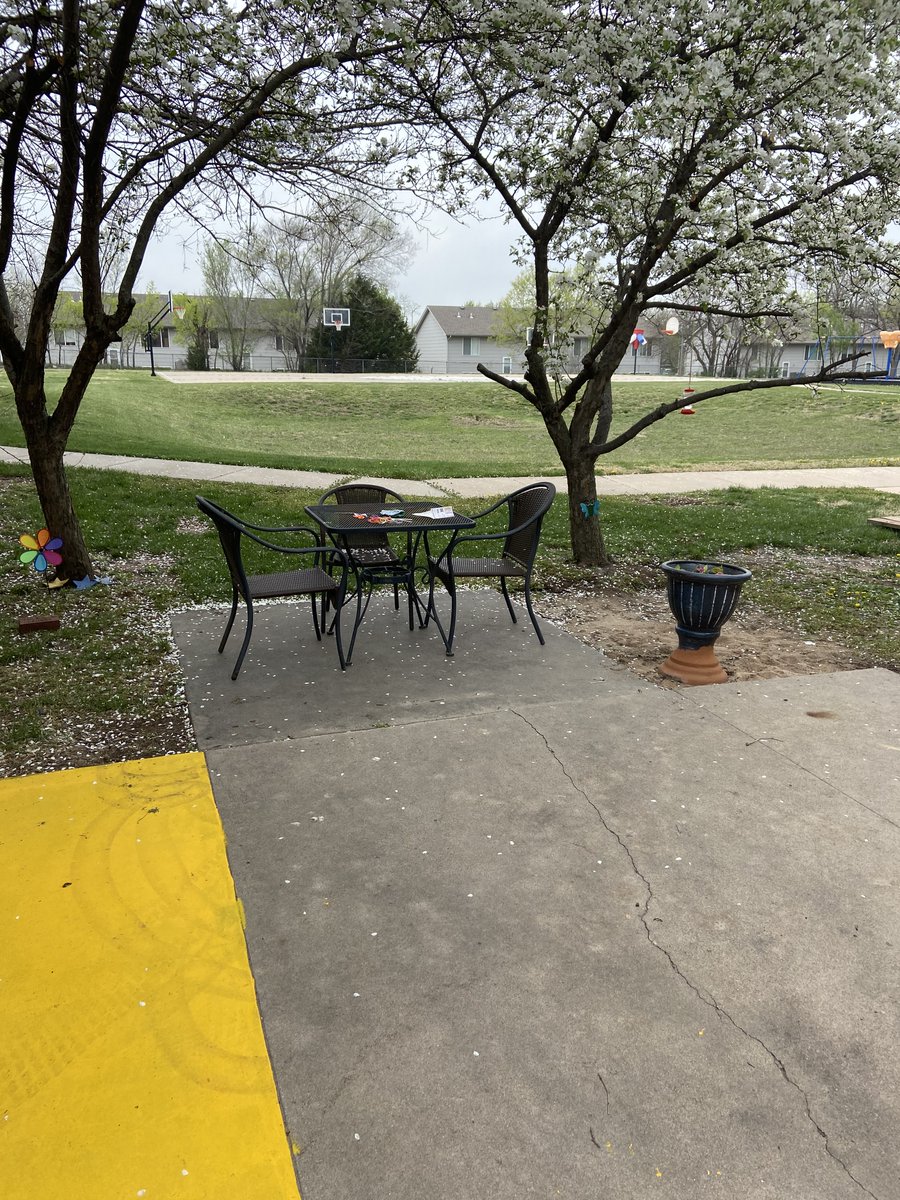 Andover_eCademy's tweet photo. e-Link students have been creating a great outdoor learning space for all of our students.   It's still a work in progress, but they are off to a great start! https://t.co/U5WCE1f7aX