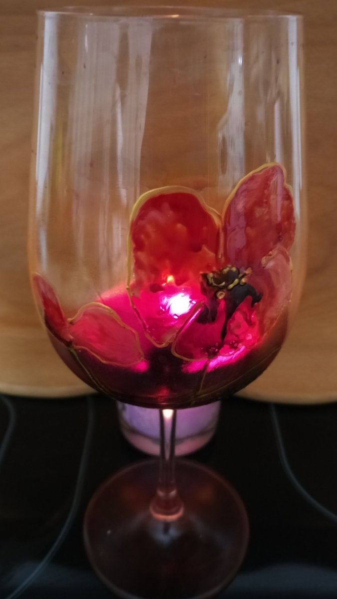 Man_ueW's tweet photo. @Mobvoi_Official @Choco_alg Red wine drinking temperature and smell of Friday with a lit candle #TicTEMP https://t.co/updhmVhvlc
