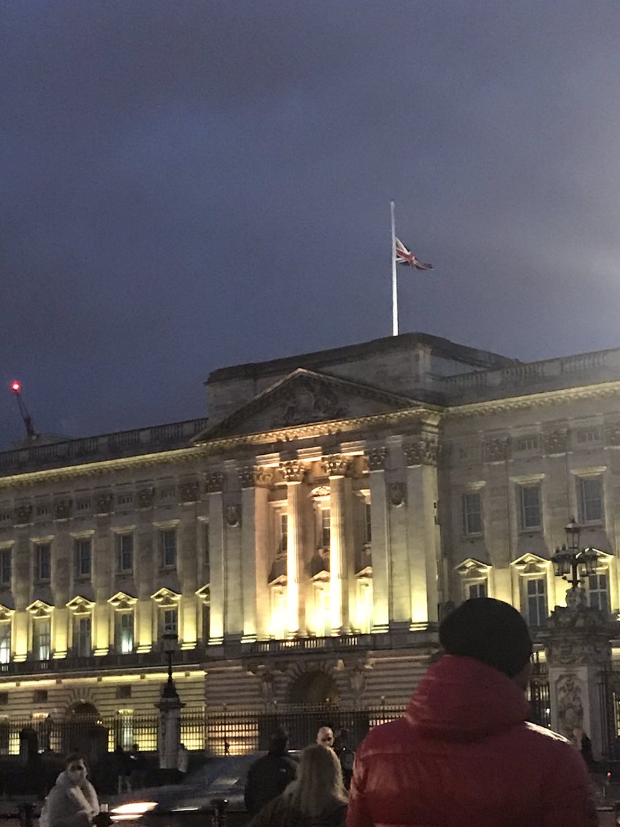 Lovely atmosphere at #buckinghampalace RIP HRH Prince Philip and Thank you