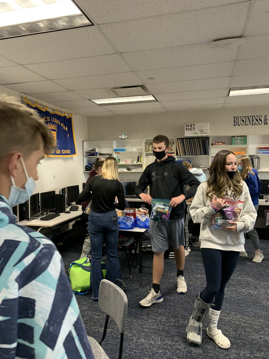 PVBroncoFBLA's tweet photo. Today during our meeting, our FBLA members put together Blessing Bags! These will be given to the homeless and people in need around our area. We are also asking teachers if they would like to take a few to hand out. Thank you members that brought in items for the Blessing Bags. https://t.co/vtvRkvesQZ
