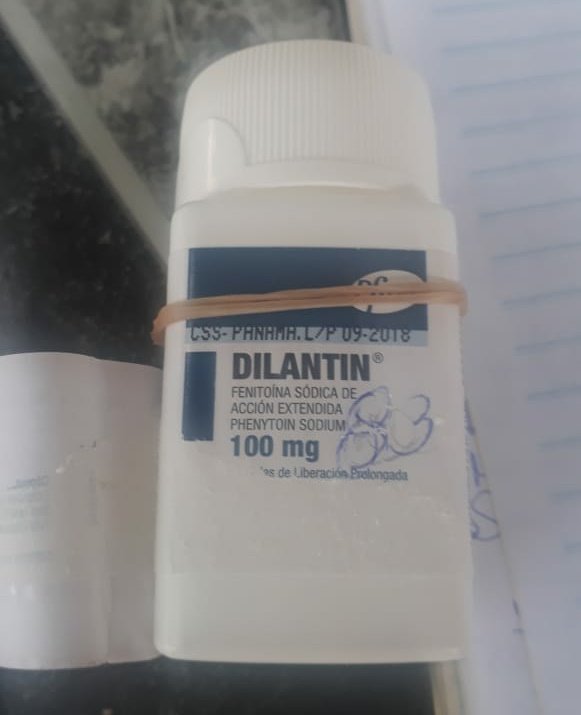 ramon_poveda's tweet photo. Mi suegra necesita FENITOINA SODICA 100MG para controlar epilepsia y convulsiones.
No encuentro donde vendan y ni el @CSSPanama ni el @MINSAPma lo tienen. Ni en farmacias Arrocha ni en Farma Value.
Ayúdenme con sus RT a ver si alguien me ayuda con esto 🤦‍♂️🤦‍♂️🤦‍♂️ https://t.co/ONrNeKRzv9