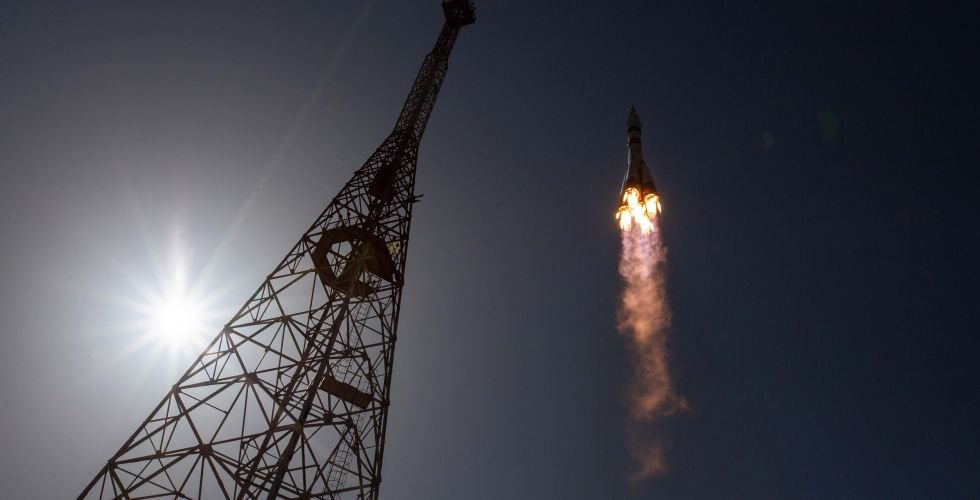 RusEmbUSA's tweet photo. 🔻
🚀A Soyuz MS-1️⃣8️⃣ spacecraft named after Yuri #Gagarin reached #ISS under 2⃣-orbit scheme and docked to Rassvet module. The spacecraft carries 🇷🇺 Oleg Novitsky and Pyotr Dubrov and 🇺🇸 Mark Vande Hei. 
🔻
https://t.co/PDwnRHK6VO https://t.co/tr1IbmLSw5