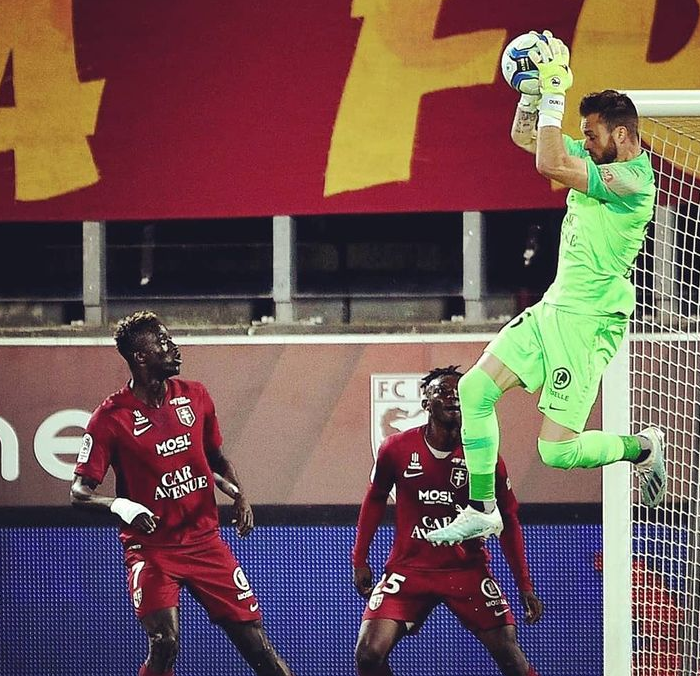 LIGUE 1, 31 journées jouées.5. Alexandre Oukidja (1988)FC Metz (9e)27 matchs joués 26 buts encaissés, 27.8 buts attendus, 1 csc +2.8 PSxG+0.10 PSxG/904. Mike Maignan (1995)Lille OSC (1e)31 matchs joués 19 buts encaissés, 21 attendus, 1 csc +3 +0.10