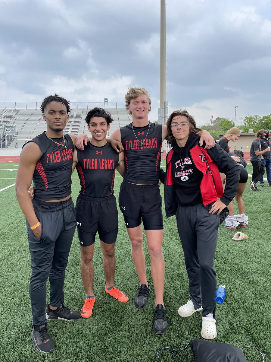 Boys 4x400 qualified for area with a time of 3:34