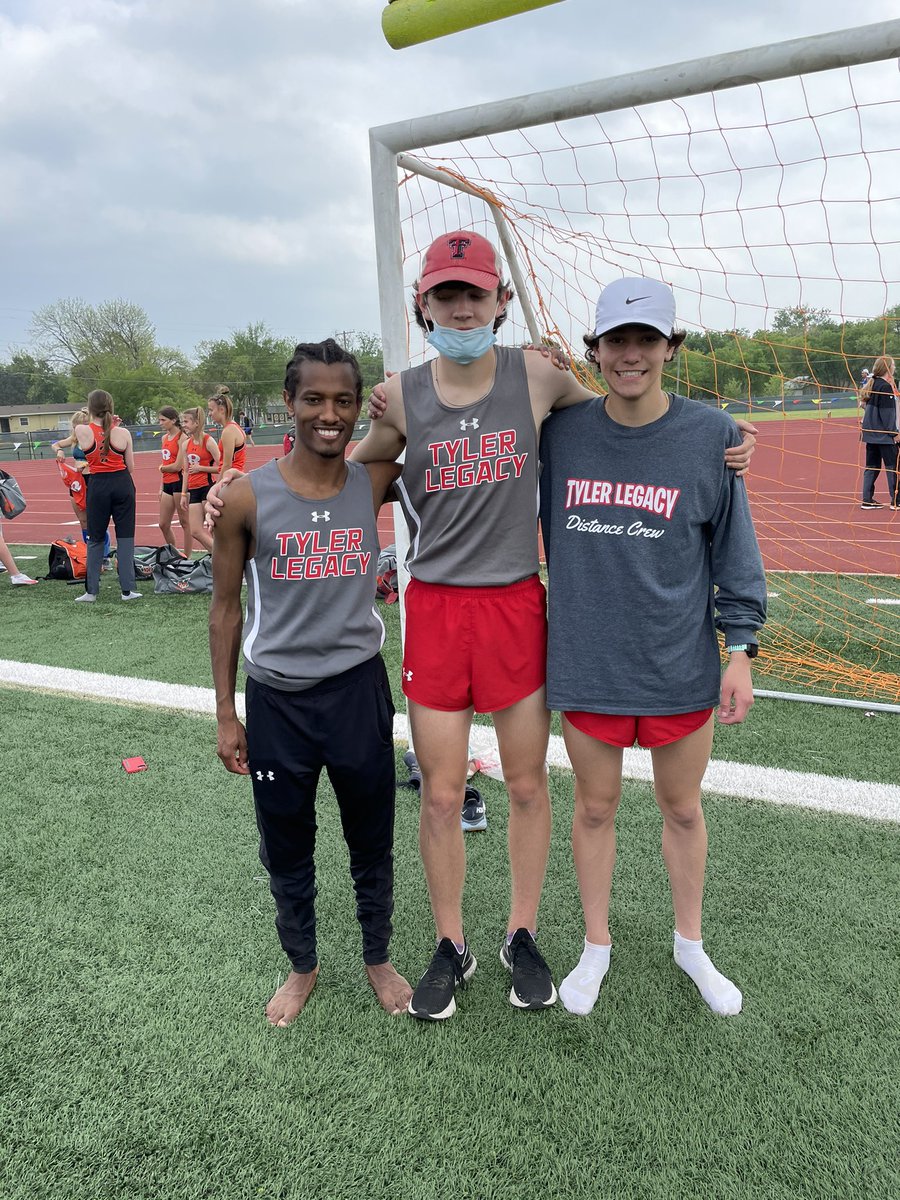 Nick and Ian qualified for area in the 1600m run with 1st and 2nd place finishes and times of 4.28.60 and 4.32.02