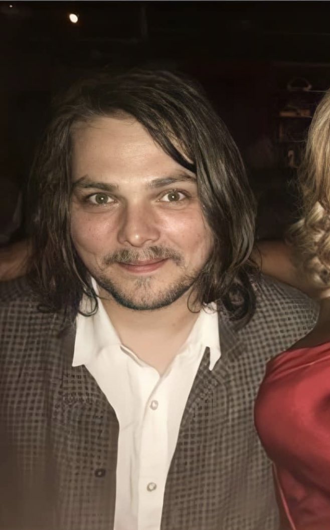 happy gerard day; have an ongoing thread of pics that make my brain go brrrrr 