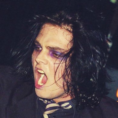 happy gerard day; have an ongoing thread of pics that make my brain go brrrrr 
