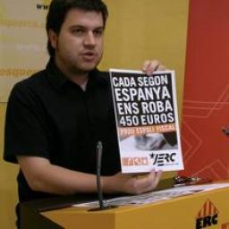 El debate entre el constitucionalismo versus el nacionalismo, es el de los valores versus la identidad. 

La razón o la tribu. 

La convivencia y la solidaridad versus el egoísmo y la exclusión identitaria.