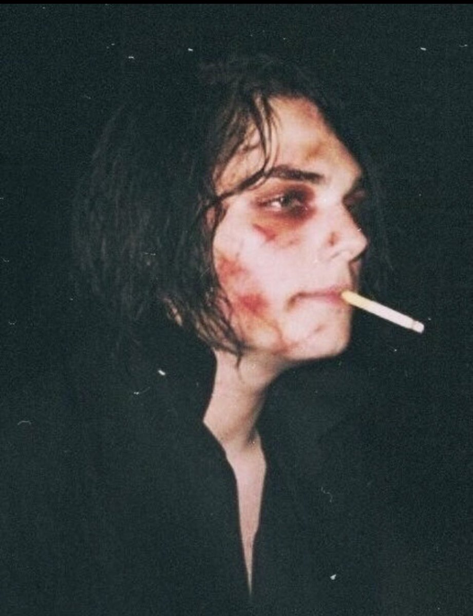 happy gerard day; have an ongoing thread of pics that make my brain go brrrrr 