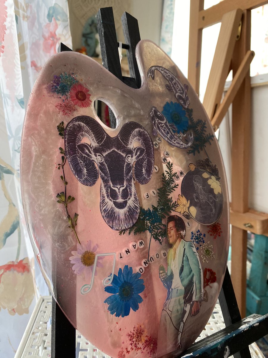 logananhorn's tweet image. Here’s Jake’s first palette! The customer ordered a palette with an Aries zodiac sign, koi fish, Harry Styles, lyrics on the back, background to look like the Cosmos, this one was CUSTOM custom. He killed it! 
💿 ♈️ 🐠 🎶 🌌 

customizedbylogan.squarespace.com/shop