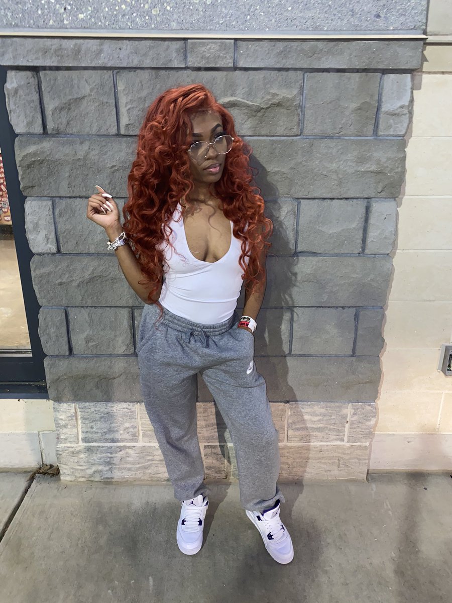colormebarbieee's tweet photo. I like her she a boss &amp; sheon d rideee😎 https://t.co/aHDouTUu9X
