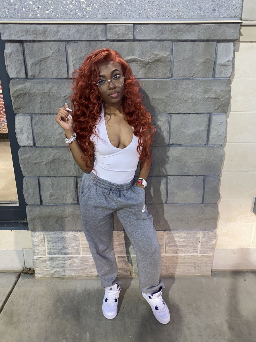 colormebarbieee's tweet photo. I like her she a boss &amp; sheon d rideee😎 https://t.co/aHDouTUu9X