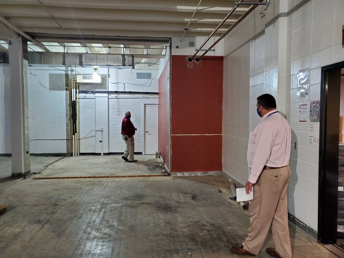 JCPSAsstSuptHS's tweet image. This Friday started with time at @JeffCoHS-Ahrens... whose staff is educating students in the midst of a major renovation to create 21st Century learning spaces! We appreciate Mr. Dietz&apos;s flexible leadership!
#JCPSReturn 
@JCPSAsstSuptHS @JCPSHighEA