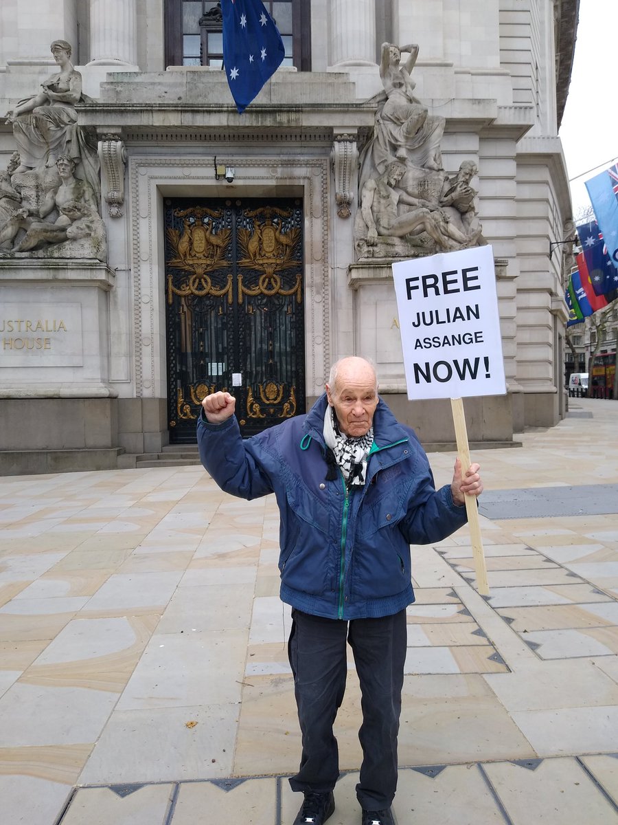 💪🍀🫂
#UK #London #PicadillyCircus #DropTheCharges #FreeAssangeNOW #WeAreAllAssange #Assange #JulianAssange #Eric93