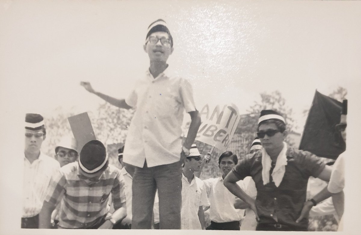 Protes ini bermula kerana mereka menuntut janji-janji yang dicanang kerajaan untuk memartabatkan Bahasa Melayu yang pernah dibuat semasa Malaya merdeka sepuluh tahun sebelumnya iaitu pada 1957. Ia disertai bukan sahaja pelajar Malaya, tapi pelajar Brunei dan Singapura juga. 3/15