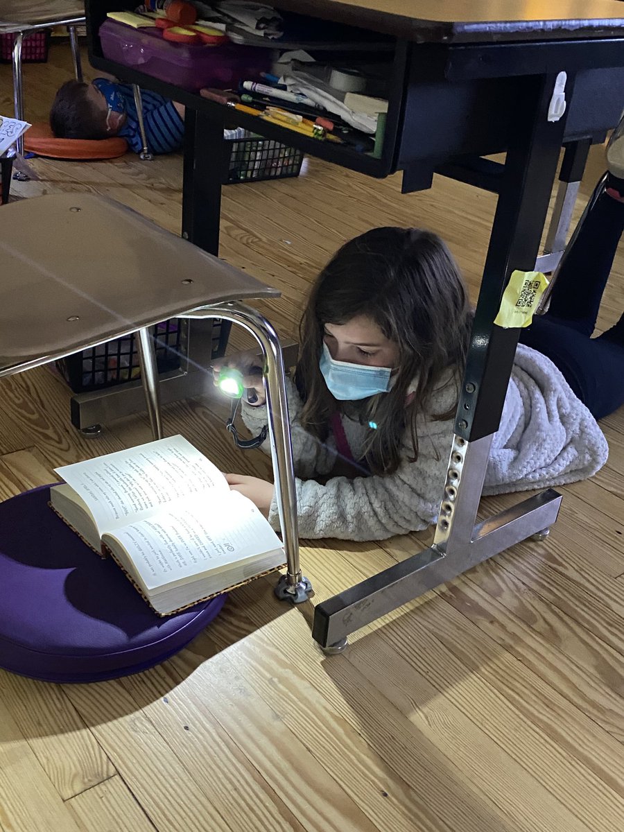 courtneyspecial's tweet image. Flashlight Friday!Making reading fun&amp;amp;a time that kids look forward to is one of my favorite parts of my career.Not everyone is born craving a book,but if you give them a taste of the right text,they can develop a craving that lasts a lifetime! ⁦@EESPrincipal⁩ #specialeclass