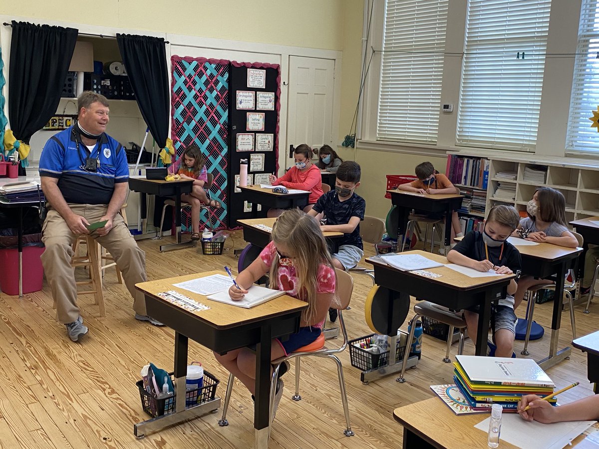 courtneyspecial's tweet image. SRO Bartle does a wonderful job keeping our kids safe&amp;amp;making connections.He loves to participate when he can,so when he checked in this morning, he wanted “in” on the lesson. Next time,he gets to take the spelling test! ⁦@EESPrincipal⁩ #specialeclass