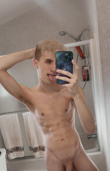 Been in Florida all week and have been able to ✊🏻💦 so I&rsquo;m sooo h-word it&rsquo;s not funny🥵😈 https://t.co/