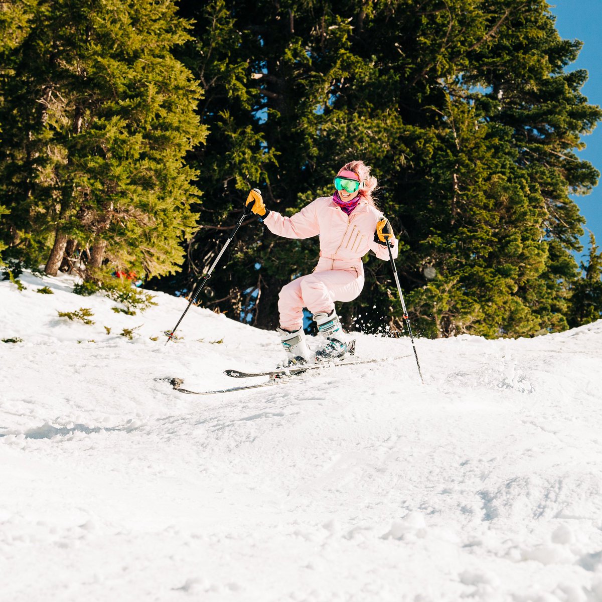palisadestahoe's tweet photo. April is Retro month at the #SpringSkiingCapital, so be sure to flaunt your favorite old-school style on the slopes! Here are a few favorites from this year's Mothership Classic for inspiration. Photos: GP Martin @Hi5sFoundation @ArcadeBelts #retroski https://t.co/AfXngCrU4v