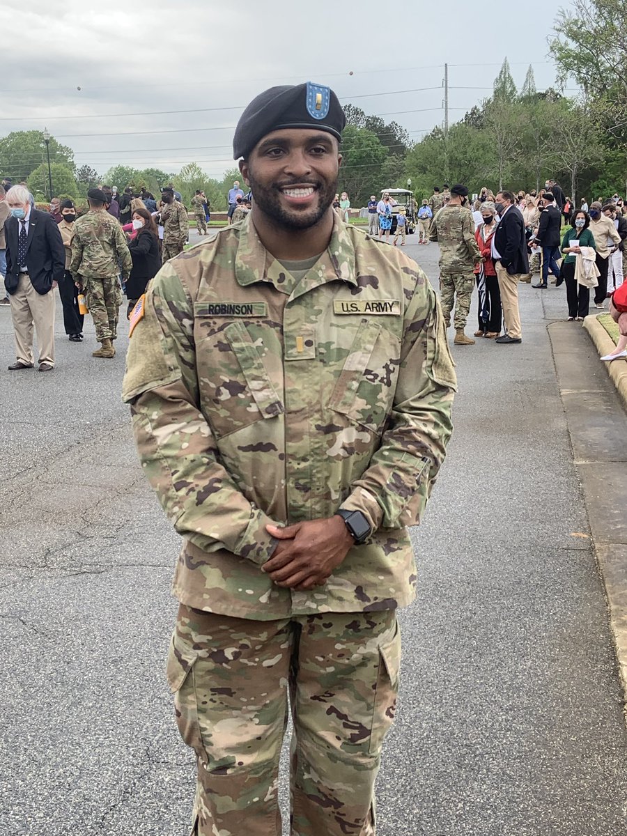 PhiGamma_Ques's tweet photo. S/O to Bro. Robinson (Spr’20) on   Graduating Army Officer Candidate School and earning his Commission as a 2nd Lieutenant!!! 🐶⚡️ https://t.co/9S8bLtXueq