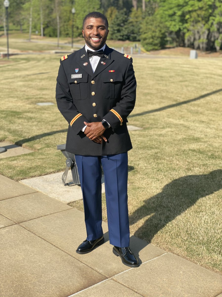 PhiGamma_Ques's tweet photo. S/O to Bro. Robinson (Spr’20) on   Graduating Army Officer Candidate School and earning his Commission as a 2nd Lieutenant!!! 🐶⚡️ https://t.co/9S8bLtXueq