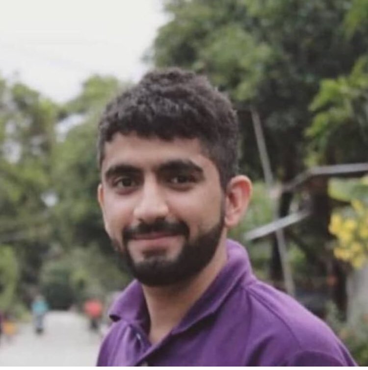 لا زالت حالتة حرجة والأطباء عاجزون عن تشخيص حالته نسأل الله السلامة  والشفاء العاجل لا تنسوه من خالص الدعاء 💔💔كن بخير 
#اطلقوا_سجناء_البحرين