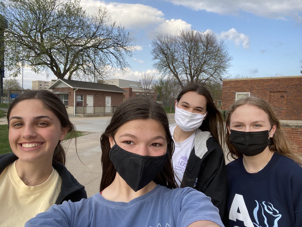 kalynndoehling's tweet photo. Been going on walks with my friends because the wether has been so nice! @UNKBiol106 @UNKearney #106NoSpringBreak https://t.co/JBU69a0a6W