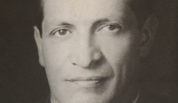 albertobejarans's tweet photo. Hace dos horas cae en Bogotá un combatiente moral por Colombia y el río no retorna a su cauce, tu voz irredenta  e infatigable no sabe callar, nos sobrecoge en la tarde el resplandor de la injusticia y sueños interrumpidos de un siglo entero que habita el silencio en tu nombre https://t.co/GMEkmgcnlw