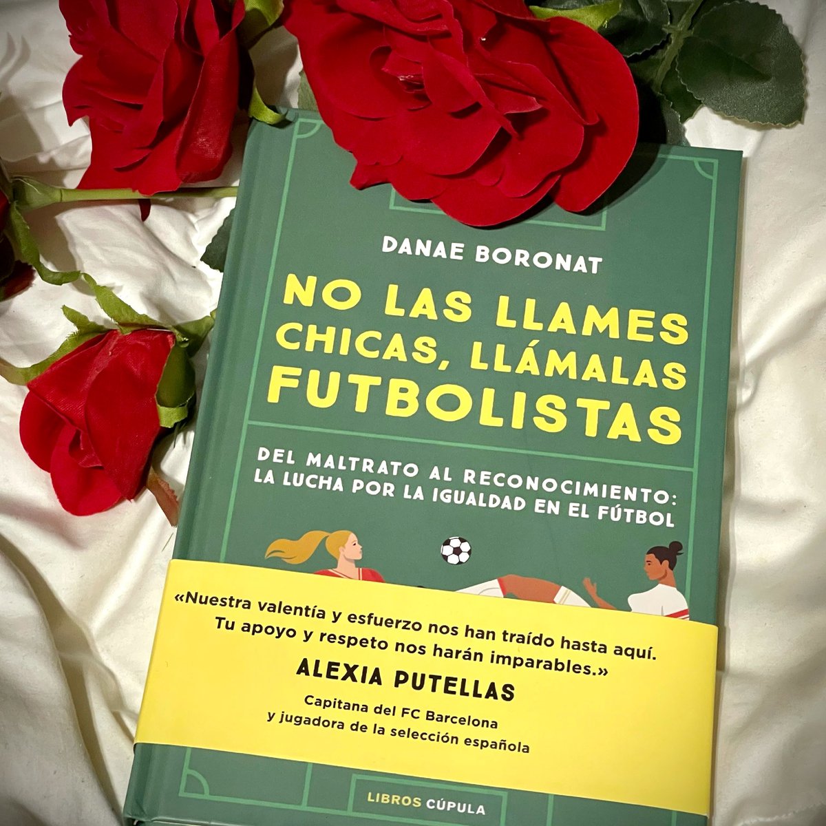 Apropant-se Sant Jordi, us recomano aquest llibre que ha sortit a la llum, de la periodista <a href="/danaeboronat/">Danae Boronat</a> amb el títol “No las llames chicas, llámalas futbolistas” on es vol defensar el futbol femení, la igualtat i reconèixer el creixement que té el futbol femení avui dia.