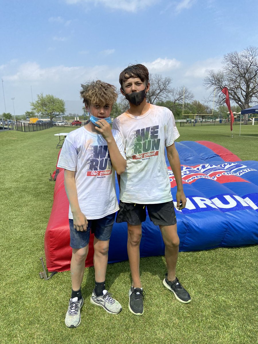 shawnakaiwright's tweet photo. Proud of our students for the money raised for our school, the creativity in their advisory flags, and most importantly, grateful for a time of fun and fellowship!  These sweet kids earned it! @oakridgeowls @OakridgeMS1 https://t.co/OYd4SsUIPa