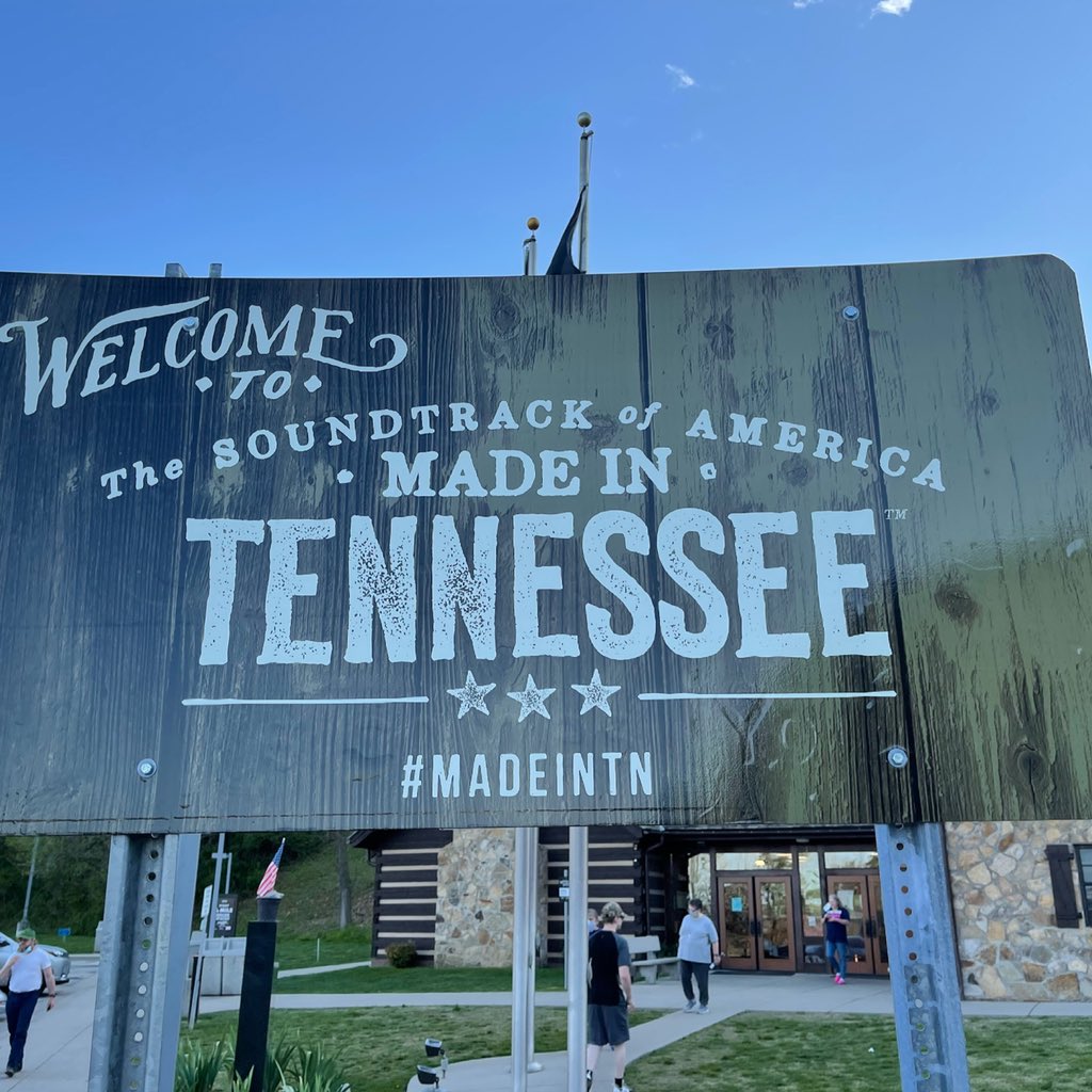 BuckeyeCoaster's tweet photo. We have made it to the Tennessee Welcome Center! We are getting closer to the Pigeon Forge Area! #CoasterCrew #Dollywood @Coastercrew @Dollywood https://t.co/9EVlGQAp2X