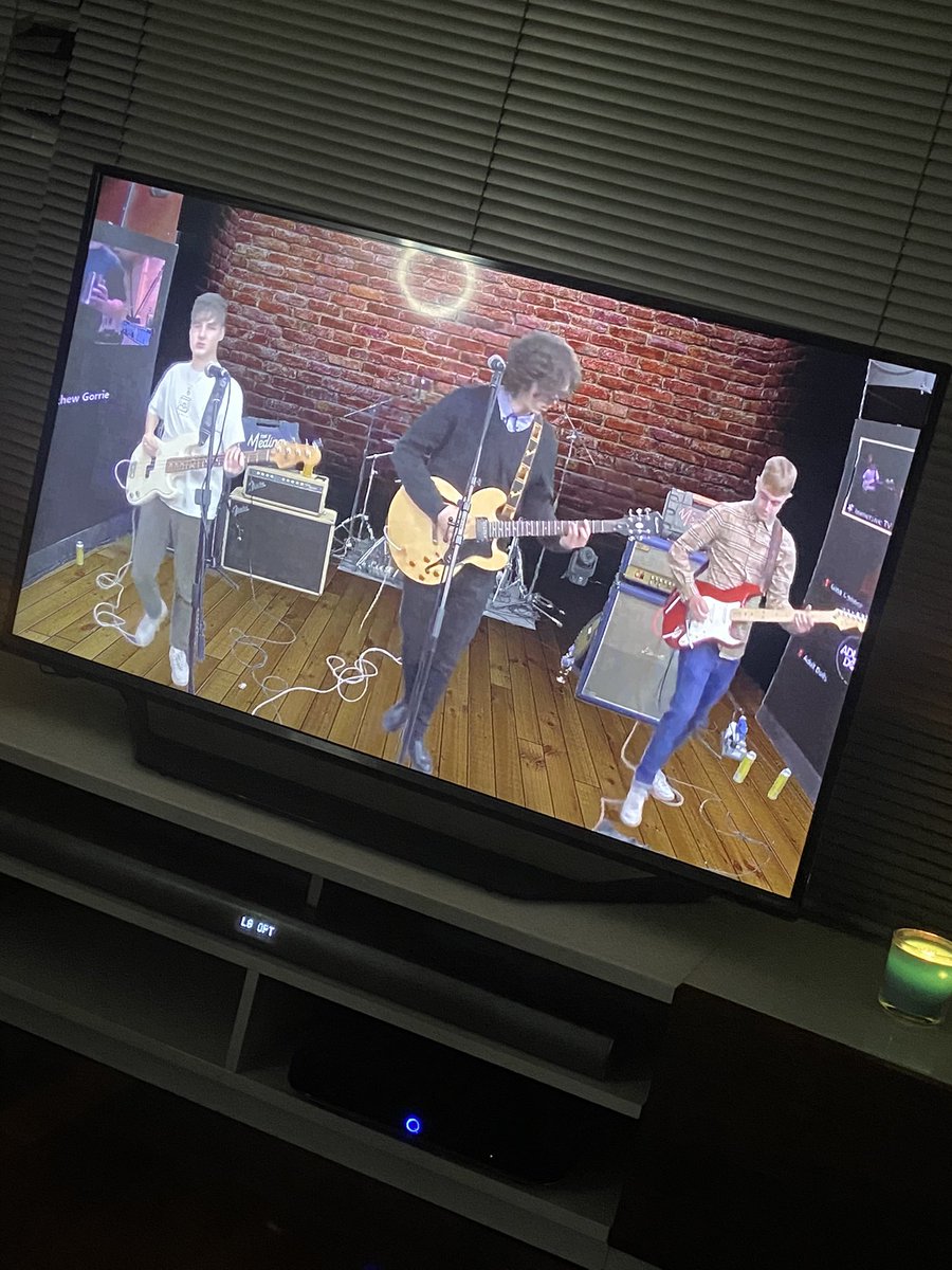 Just watching <a href="/TheMedinasband/">The Medinas</a> gig now. So good !