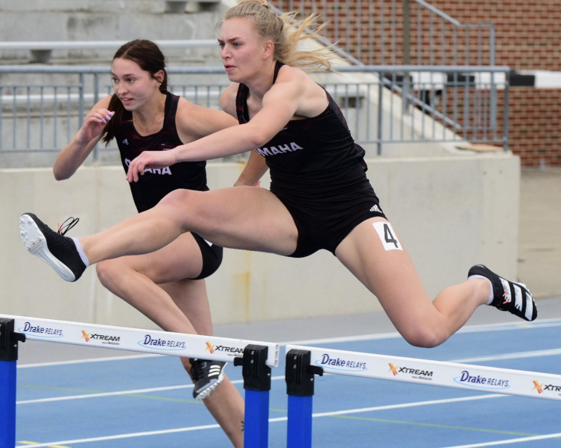 Kylie Johnson wins the 100m hurdles with a college best 15.26 and comes back to set a new PR in the 200m as well‼️

#EveryoneForOmaha #OmahaTFXC ⚫️🔴👟