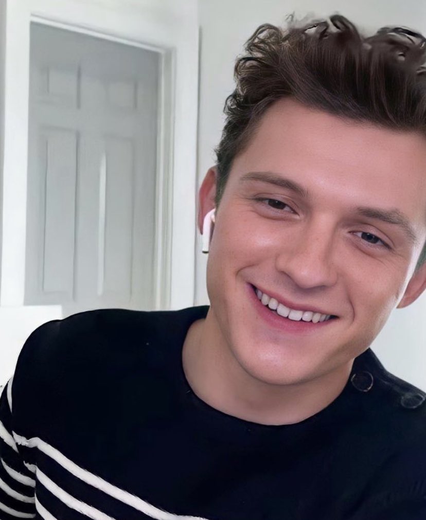 lfonsoHolland's tweet photo. get yourself a man that can do both, like tom holland. 🍼🔥 https://t.co/OZF40Qlsqs