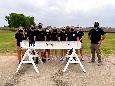 BoswellBandGold's tweet photo. Our @BOSDrumMajors & Captains were invited to sign the final I-beam to be lifted into @BoswellHS's brand new stadium press box today! Becoming part of our school's history as we look to our future! #OneBosOneTeam #BosFamily #PioneerPride https://t.co/4LjJNYKSnv