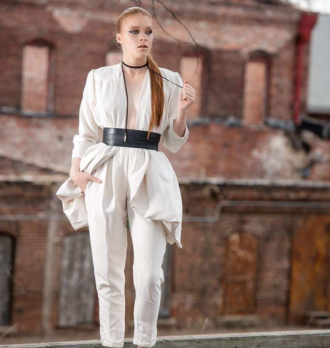 WisperCouture's tweet image. Taking a look back at 2017 F|W #WISPERCOUTURE Prestige Collection. A collection for the wild and sexy. This captivating and luxurious super soft suede in a neutral tone elevate the mixture of soft and hard values bringing the look to life. #TBF