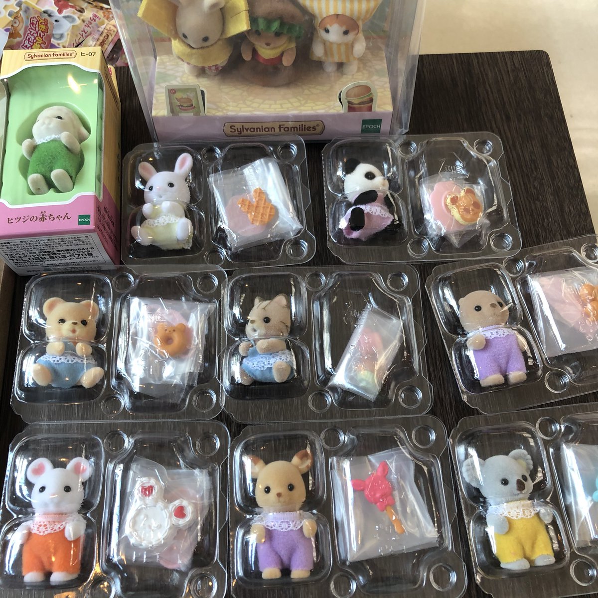 チヤンリ シルバニアファミリー 赤ちゃんスイーツシリーズ 基本 配列はboxの縦一列を買えば揃うから楽でいいね 店舗と売り場の状況によるし 箱から出したてなのがわからないと怖いけどw 今までもそうするべきだったww大満足 シルバニア赤ちゃん チヤンリ シルバニアファミリー 赤ちゃんスイーツシリーズ 基本 配列はboxの縦一列を買えば揃うから楽でいいね 店舗と売り場の状況によるし 箱から出したてなのがわからないと怖いけどw 今までもそうするべきだったww大満足 シルバニア赤ちゃん