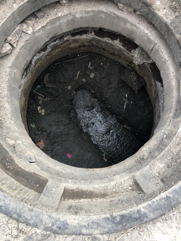 Ruben_AC13's tweet photo. @ODAPAS_NEZA Hace un par de semanas se reportó tapada la coladera de Av. Texcoco esq. Jesús Rico en la metropolitana 1a secc. vino el Vactor esta semana y se bajo el agua, pero viendo las coladera hoy están llenas de lodo necesitamos se limpie porque poco va durar lo que hicieron https://t.co/Oj7aeGu9hV